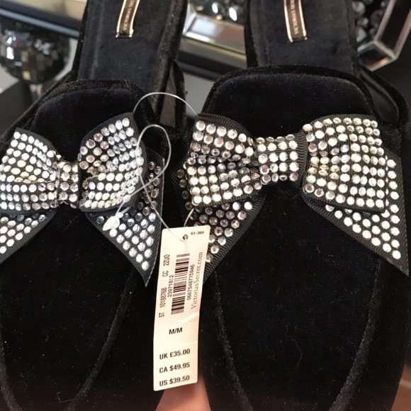 NWT Victoria’s Secret Velvet Slide Slipper - Picture 3 of 4